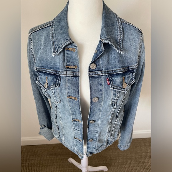 Denim Jacket - Levi's Women's Original Trucker Jacket - Size M - Picture 3 of 13